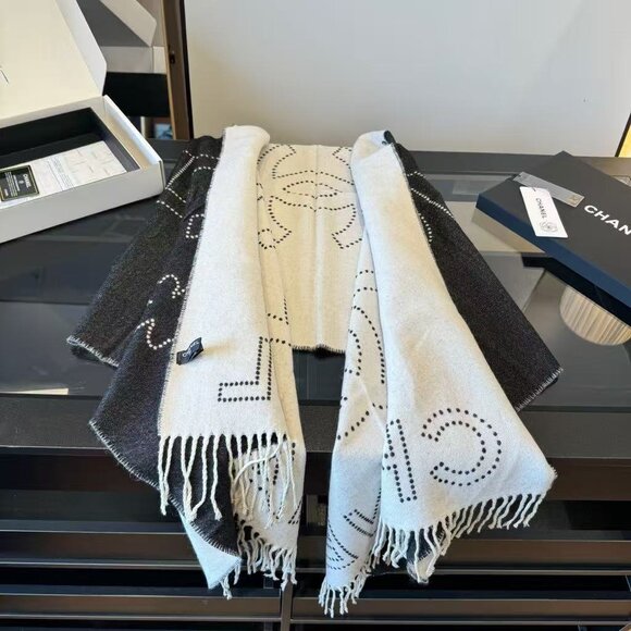 Chanel Lady Scarf - Picture 1 of 9